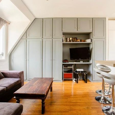 Beautiful Apartment With A View Of Eiffel Tower In Center Paryż Zewnętrze zdjęcie
