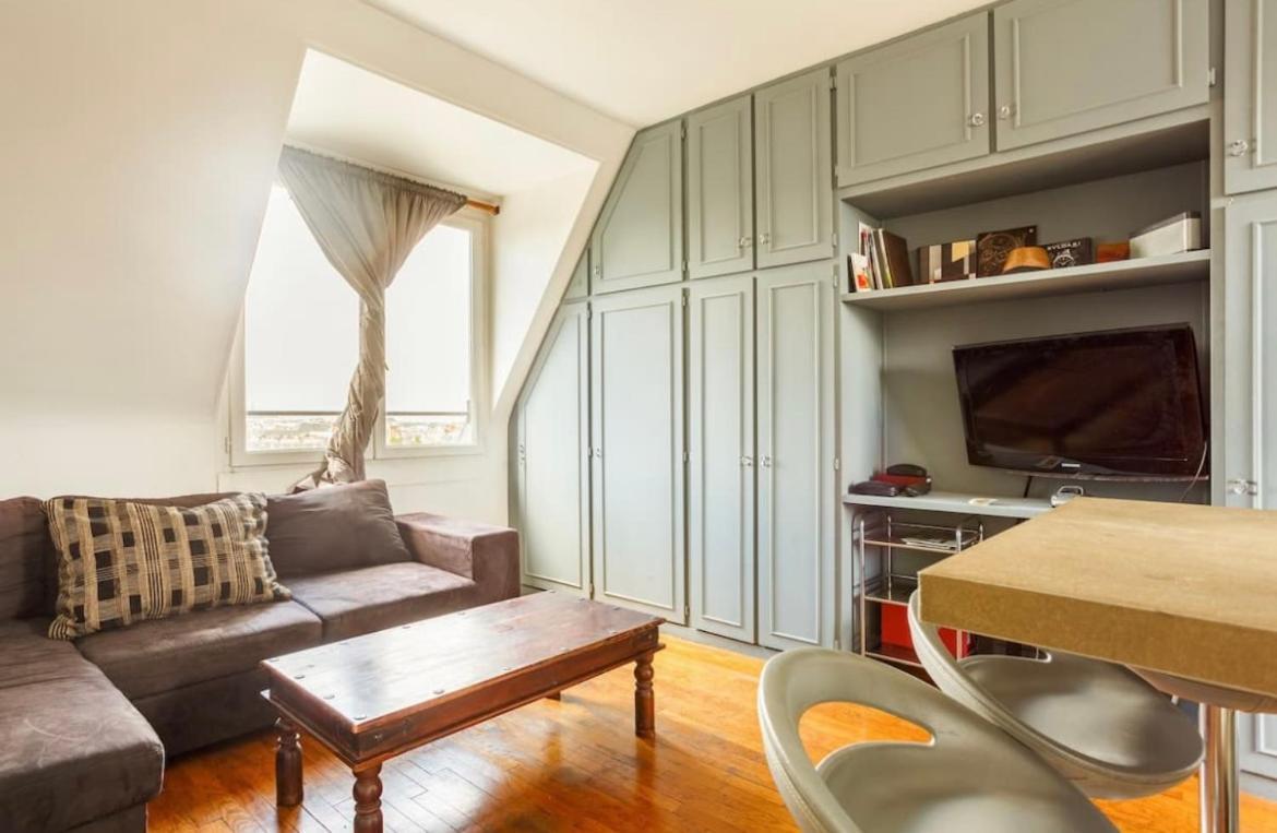 Beautiful Apartment With A View Of Eiffel Tower In Center Paryż Zewnętrze zdjęcie