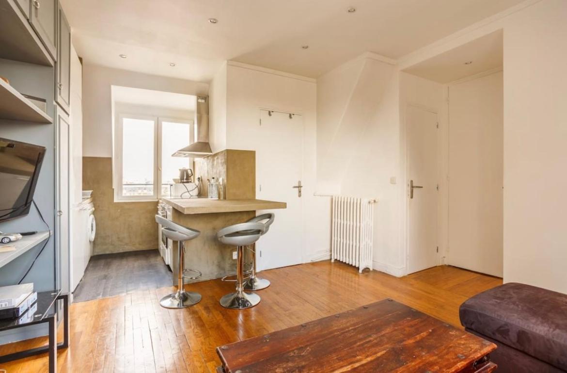 Beautiful Apartment With A View Of Eiffel Tower In Center Paryż Zewnętrze zdjęcie