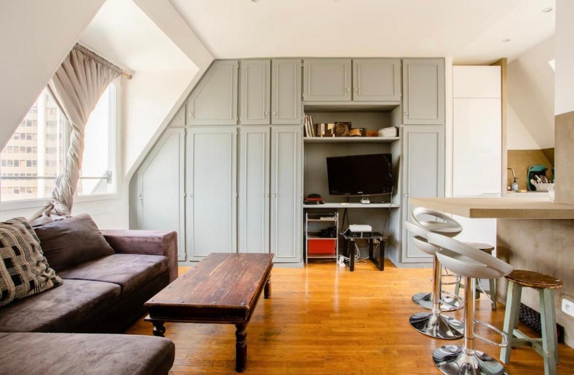 Beautiful Apartment With A View Of Eiffel Tower In Center Paryż Zewnętrze zdjęcie