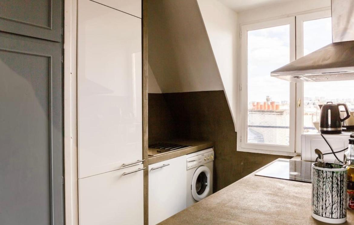 Beautiful Apartment With A View Of Eiffel Tower In Center Paryż Zewnętrze zdjęcie